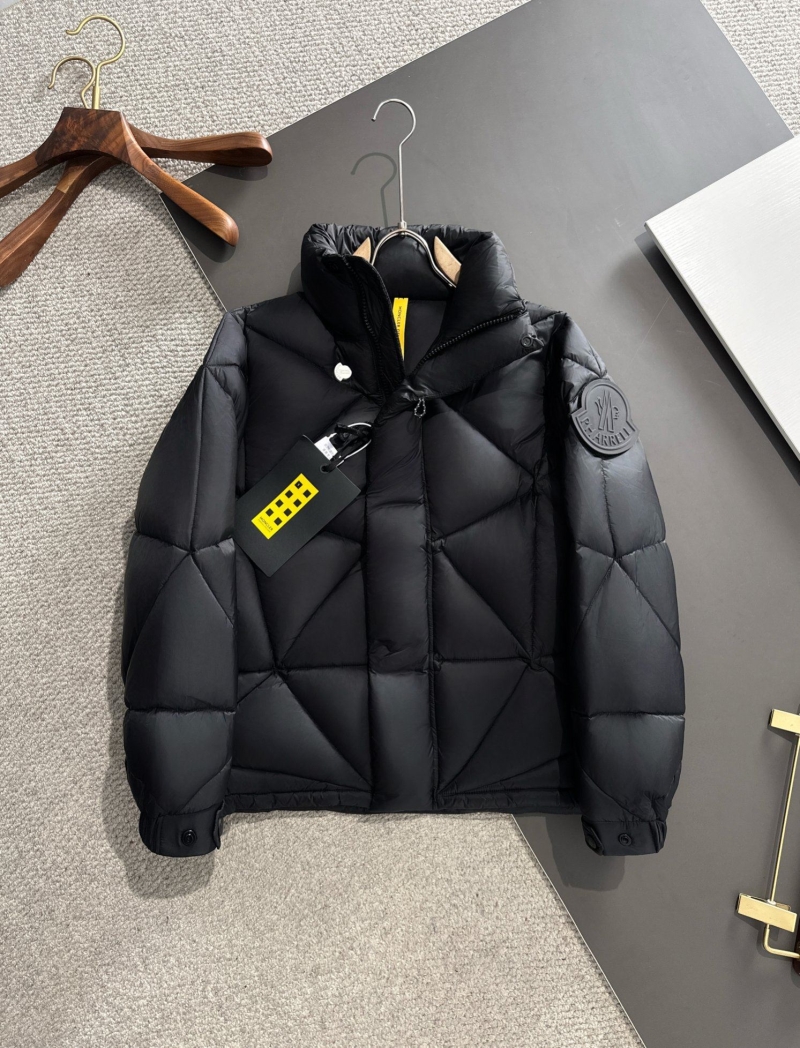 G*u*i down coat